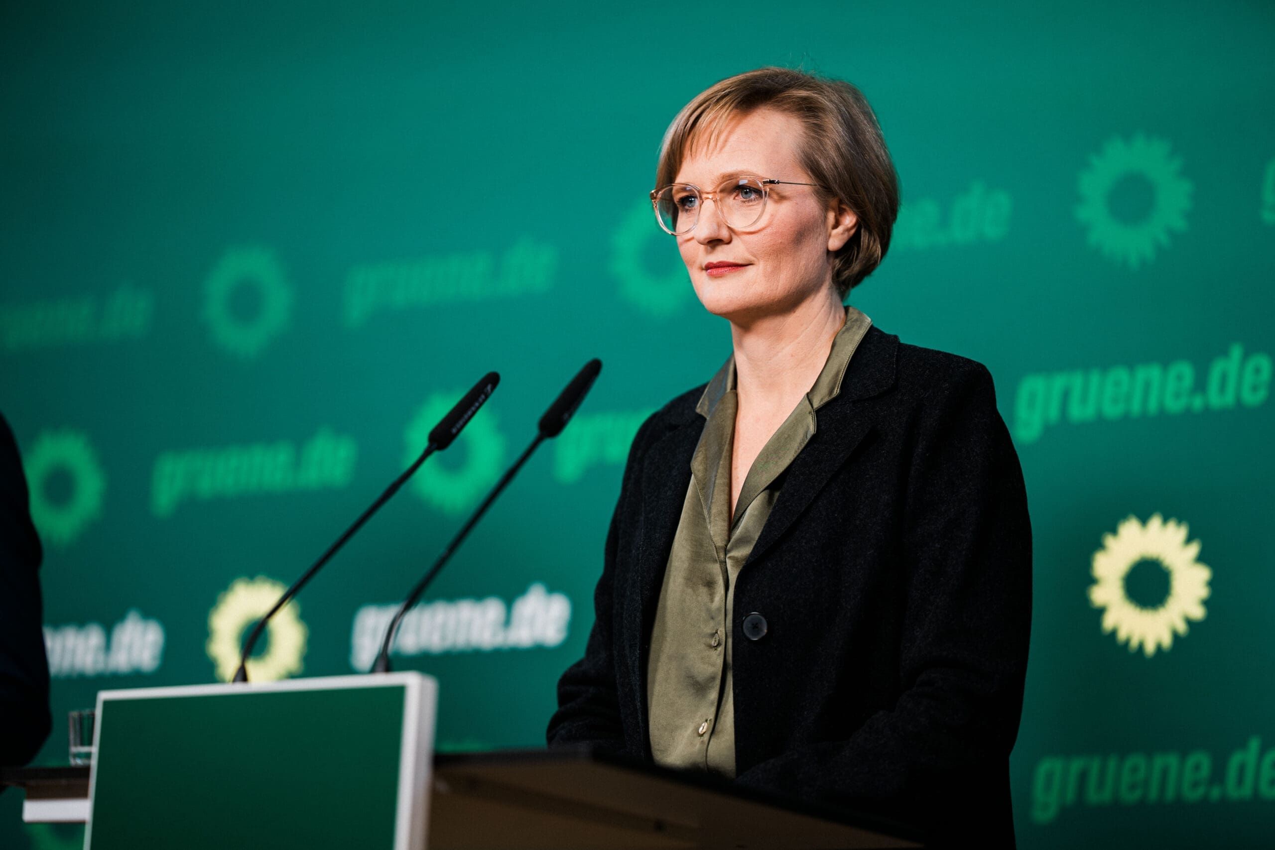 Volatile convergence: how germany's green party and conservative party are testing each other's waters
