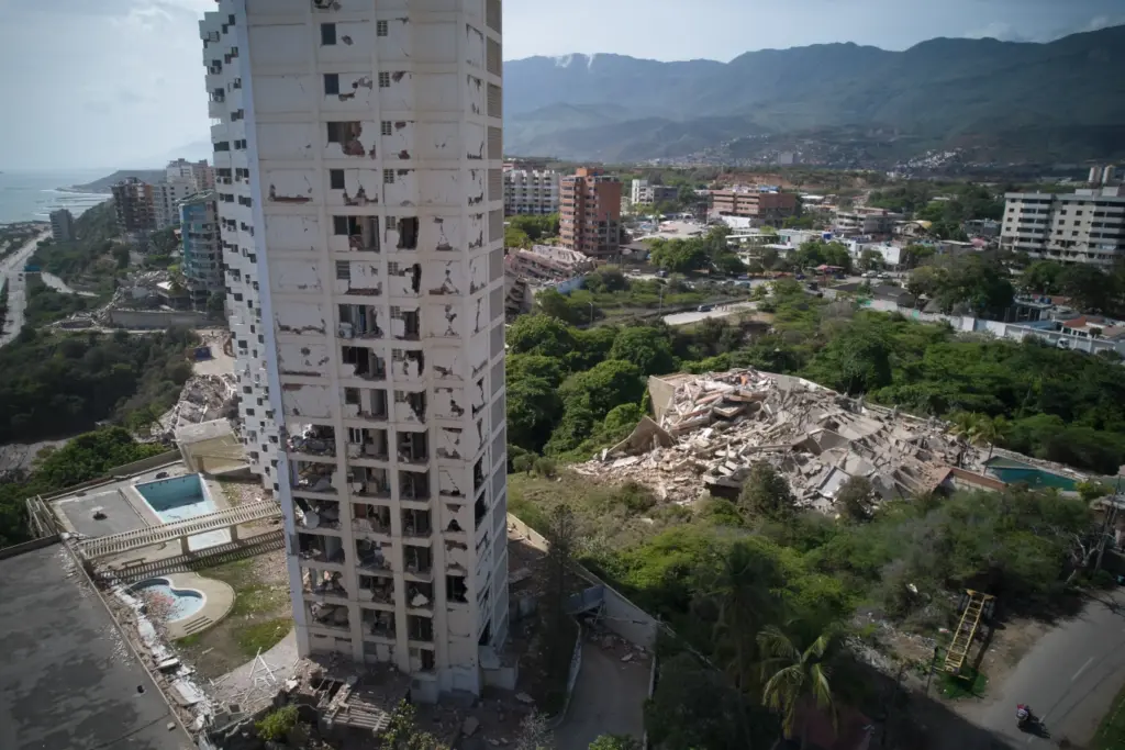 Update: hundreds dead, thousands missing as two earthquakes shake venezuela