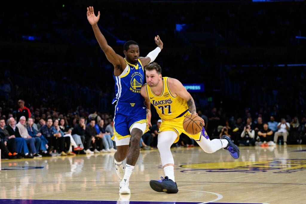 Los angeles lakers guard luka doncic (77) drives past golden state warriors forward jonathan kuminga (1) during the first half at crypto. Com arena. Photo by william liang-imagn via reuters.