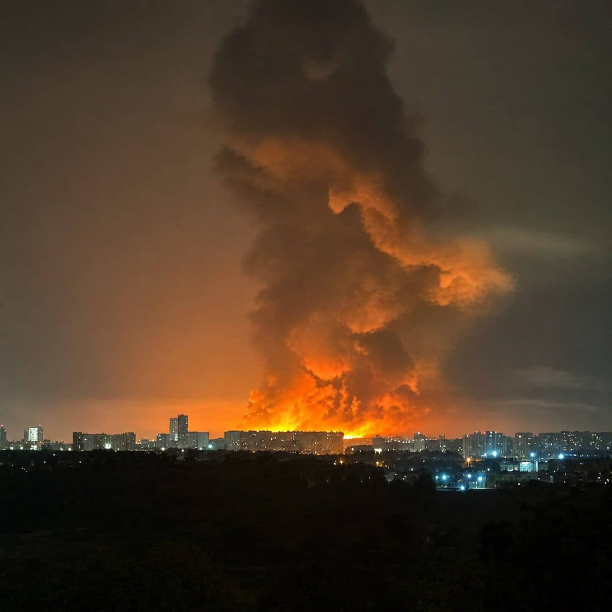 Weather 3 A fire burns in kyiv after a large missile attack. Photo via x.