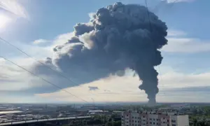 Smoke billows from the burning wildberries warehouse following a ukrainian drone attack, according to local authorities, in the course of the russia-ukraine conflict, in saint petersburg, russia july 24, 2026, in this still image taken from video. Reuters/stringer